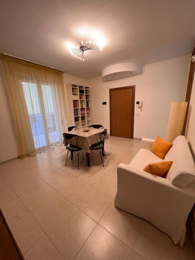 Appartamento Modugno Centro Buitenkant foto